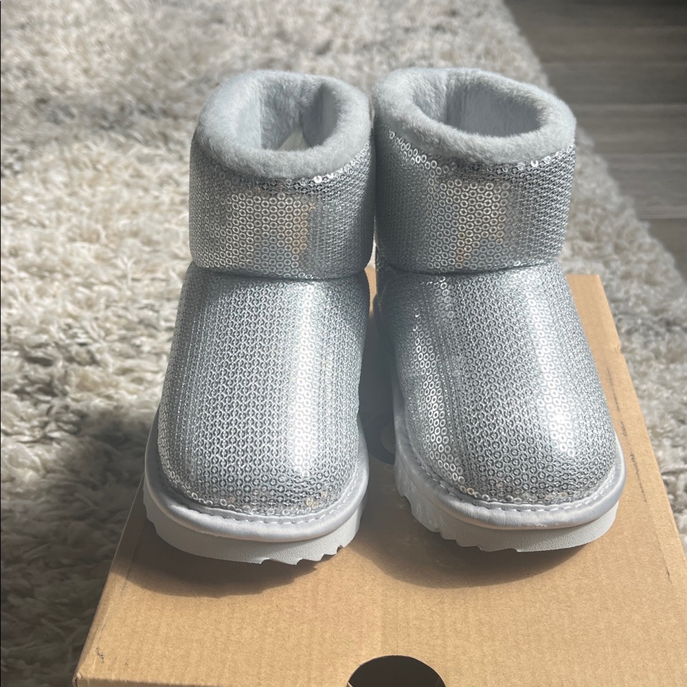 UGG Classic mini mirror ball boot. Toddler size 8. Silver. New in box.